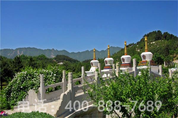 介绍清东陵万佛园的环境和每种葬式的价格